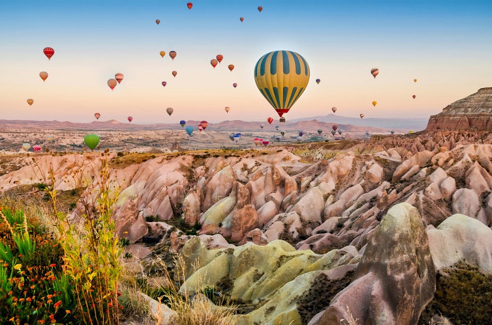 hot-air-balloon-flying-rock-landscape-cappadocia-turkey_181242-442