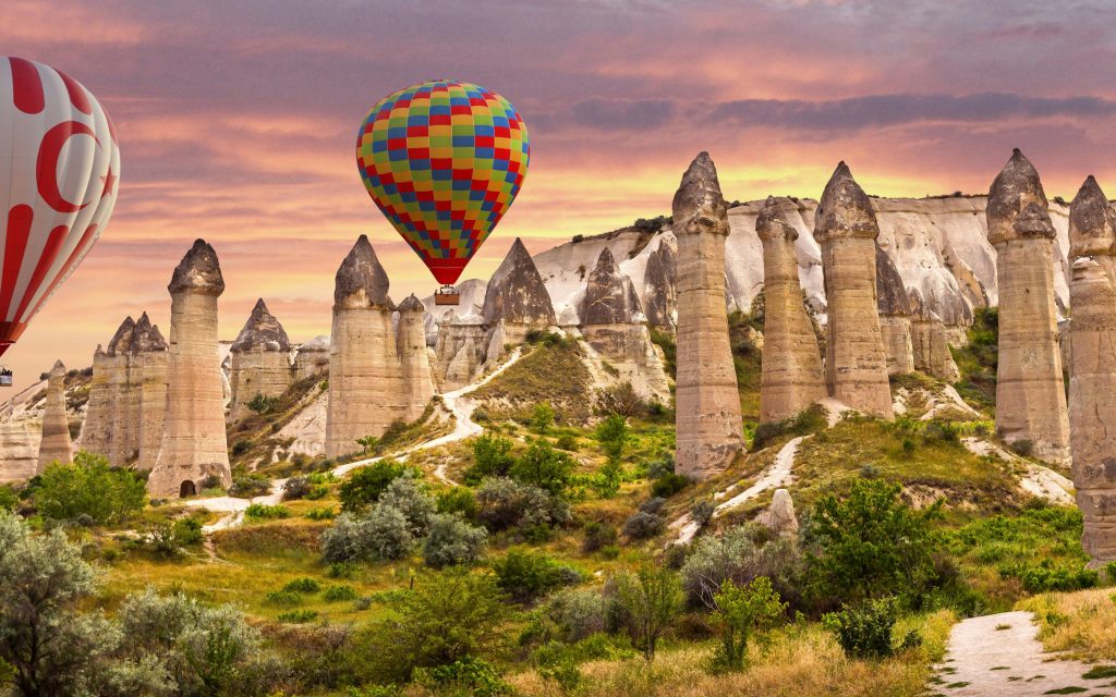 love-valley-cappadocia-rocks-balloons-evening
